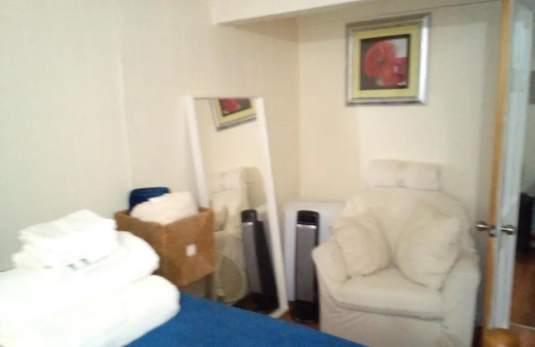 One Bedroom Basement Unit In A Convenient Location-1